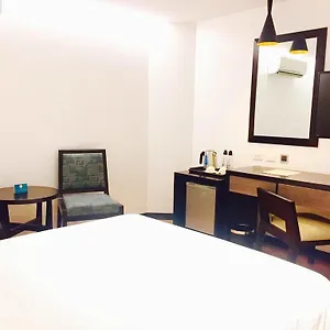 Hotel Century, Angeles
